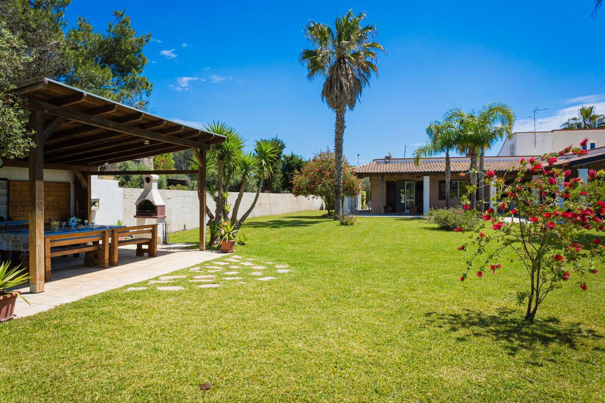 Villa El Capitano With Garden And Pool - Happy Rentals Muro Leccese Εξωτερικό φωτογραφία